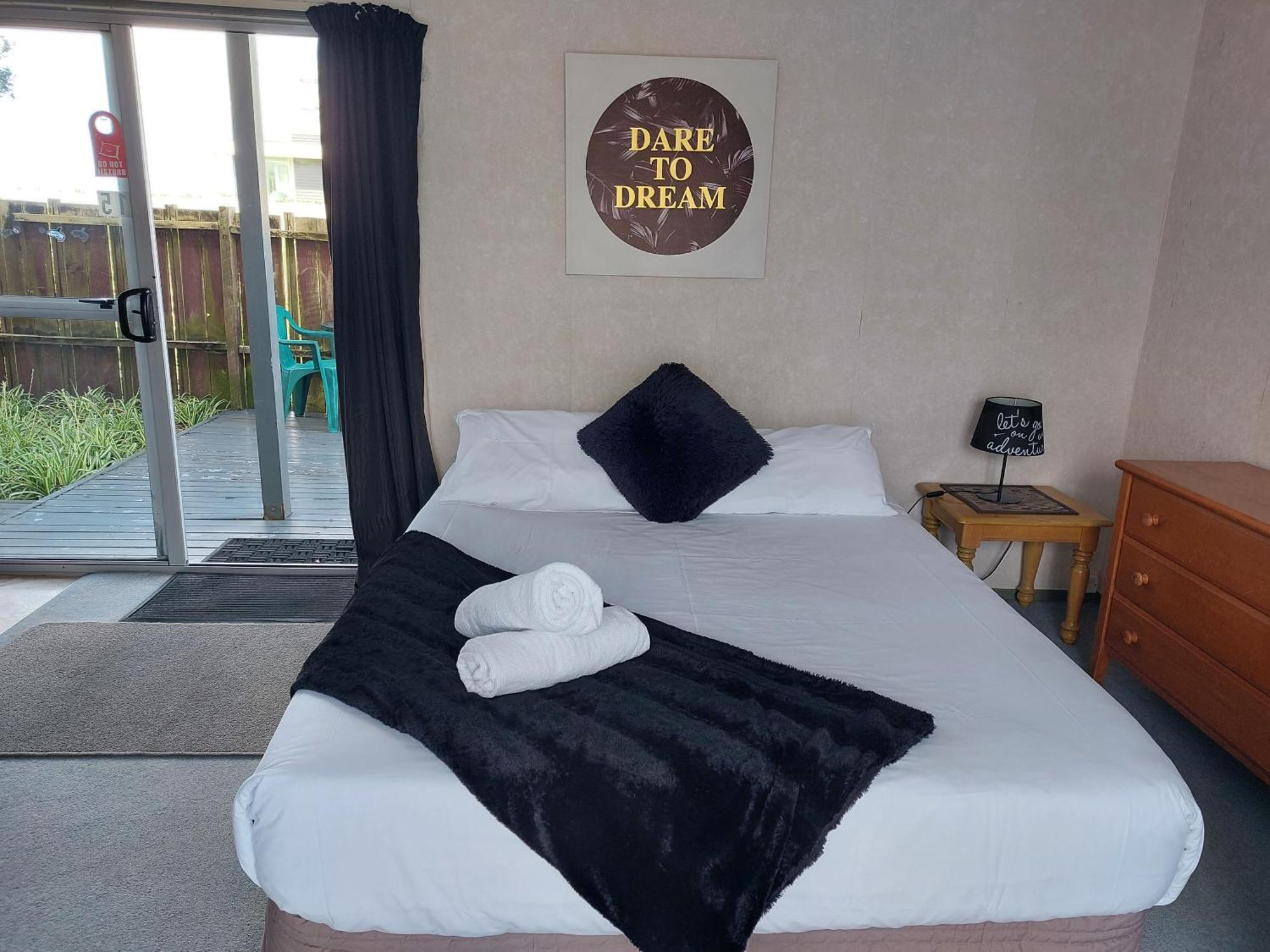 Edgewater Motel Orewa Buitenkant foto